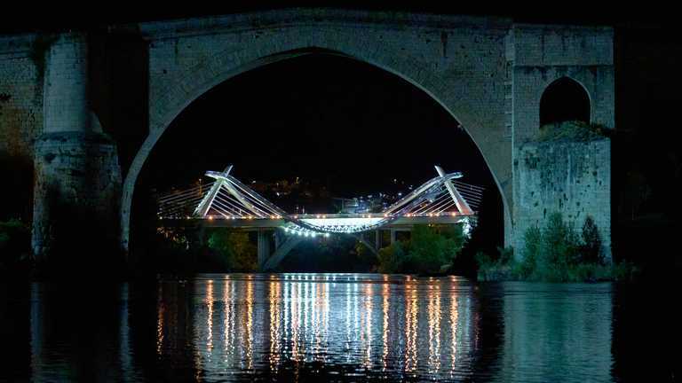 O Concello iluminará a Ponte Romana de cor azul con motivo do Día internacional da Enfermidade Celíaca.