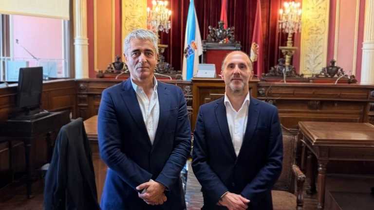 O alcalde recibe no Concello os cónsules de México e do Uruguai