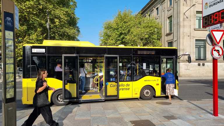 As novas liñas de autobuses melloran a mobilidade na cidade: hai menos transbordos e empezan a aumentar os viaxeiros