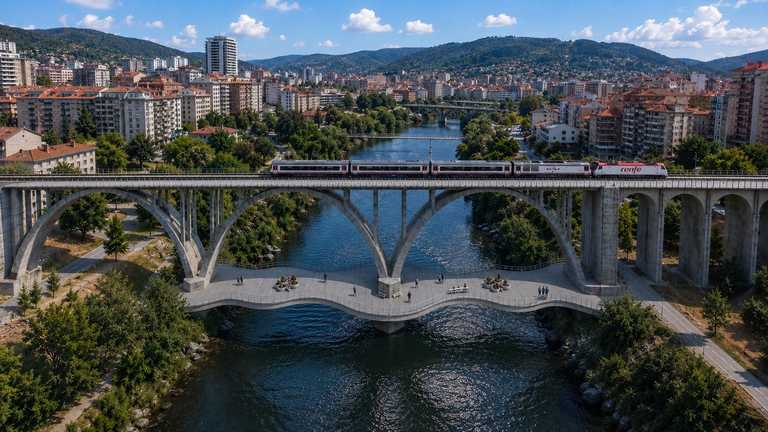 O Concello recibe a proposta dun estudante para construír unha pasarela peonil e ciclista baixo o viaduto