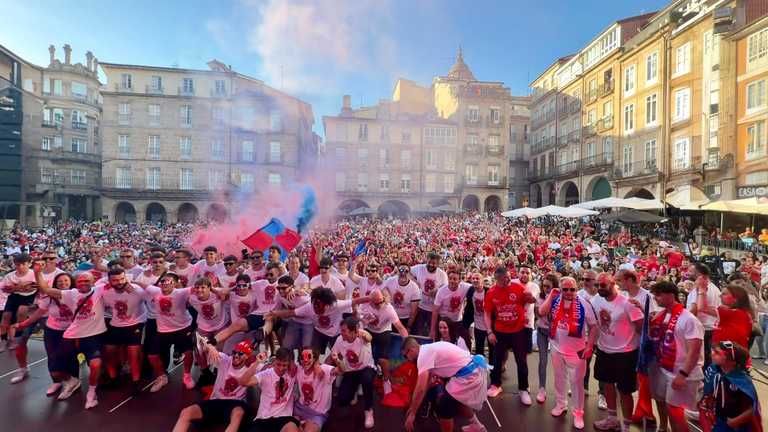 O Concello recibiu na Praza Maior a Unión Deportiva Ourense nun multitudinario acto para celebrar o histórico ascenso á Primeira Federación