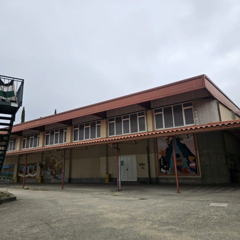 Tras as reiteradas xestións do IES  e do Concello de Allariz, a Consellería de Educación executa a reparación da cuberta do pavillón do instituto
